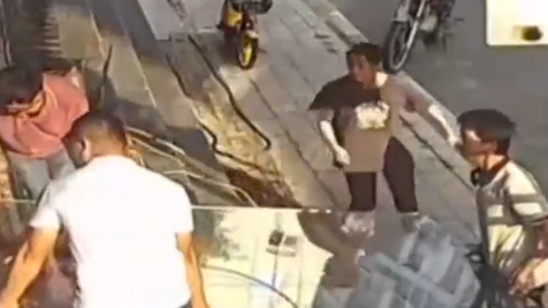 Μισό λεπτό, να σας βοηθήσω!