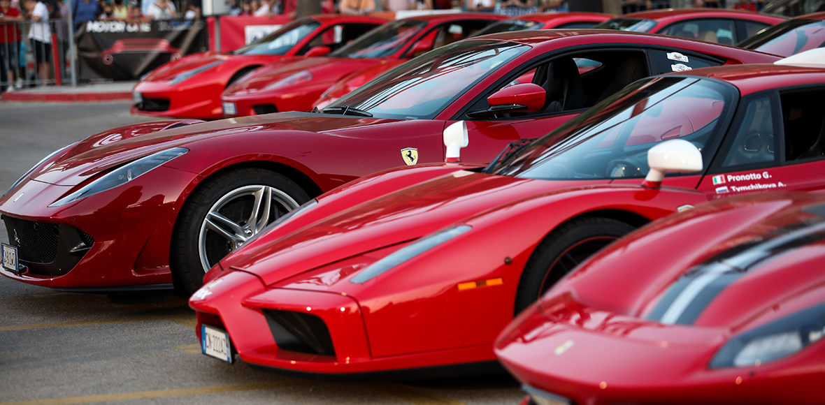 Η «κόκκινη θεά» στην Αθήνα