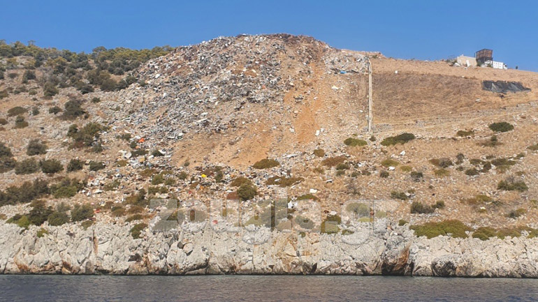 Καταγγελία: Ανεξέλεγκτη χωματερή ακριβώς πάνω από το κύμα στο Αγκίστρι Καταγγελία: Ανεξέλεγκτη χωματερή ακριβώς πάνω από το κύμα στο Αγκίστρι