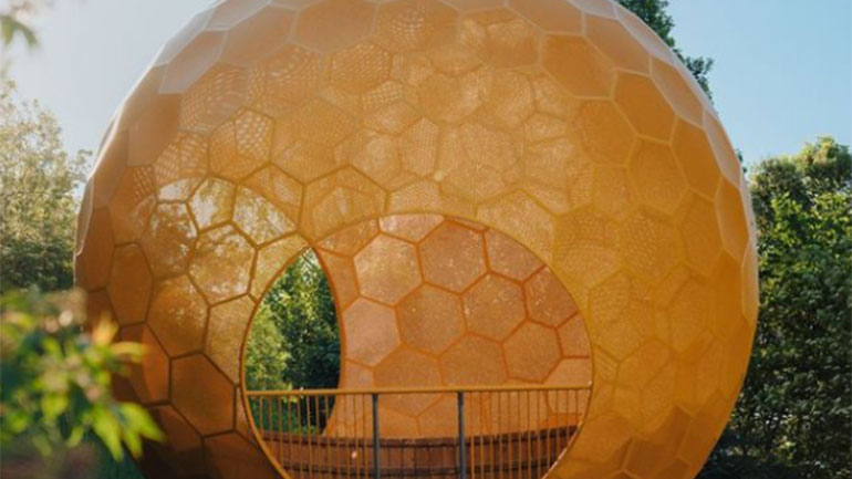 Γλυπτές σφαίρες, σε παιδότοπο στα περίχωρα της Στοκχόλμης