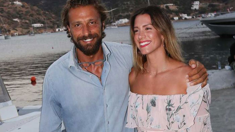 Ο Γιάννης Μαρακάκης και η Νίκη Θωμοπούλου βάφτισαν την κόρη τους