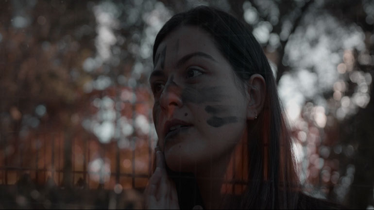 «Όλη η γη μια φωτιά»: Το νέο τραγούδι της Πολυξένης Καράκογλου