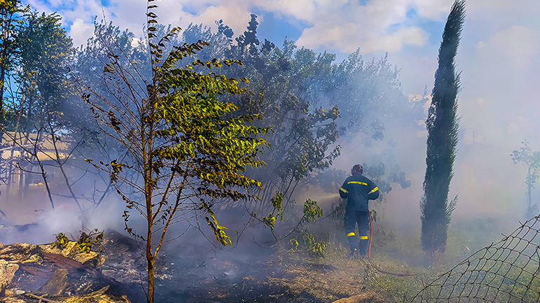 Σε ύφεση η πυρκαγιά στη Νέα Μάκρη Σε ύφεση η πυρκαγιά στη Νέα Μάκρη