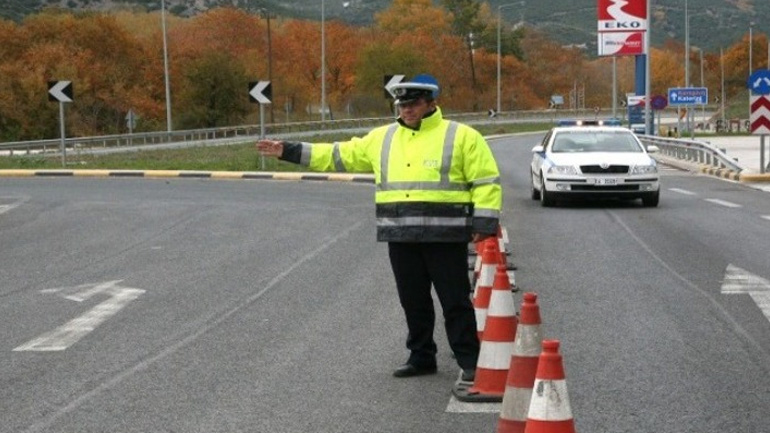 Αποκαταστάθηκε η κυκλοφορία στη Νέα Μάκρη Αποκαταστάθηκε η κυκλοφορία στη Νέα Μάκρη