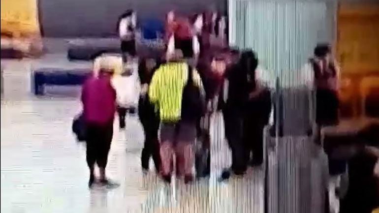 Βίντεο ντοκουμέντο: Η σύλληψη αρχαιοκάπηλου Αμερικανού πάστορα στο «Ελευθέριος Βενιζέλος» Βίντεο ντοκουμέντο: Η σύλληψη αρχαιοκάπηλου Αμερικανού πάστορα στο «Ελευθέριος Βενιζέλος»