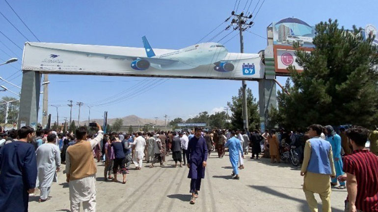 ΥΠΕΞ: Στην Ελλάδα επτά γυναίκες βουλευτές από το Αφγανιστάν με τις οικογένειές τους