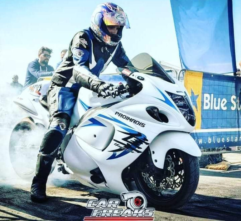 Έτοιμος να "απογειωθεί" στην πίστα Dragster με το Hayabusa του.