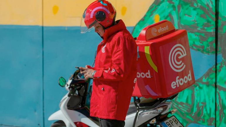 Τσίπρας: Νομοθετική ρύθμιση για να είναι οι ταχυδιανομείς κανονικοί εργαζόμενοι