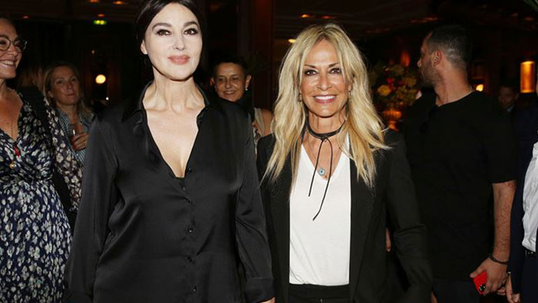 Η Άννα Βίσση ποζάρει στο πλευρό της Monica Bellucci με country look