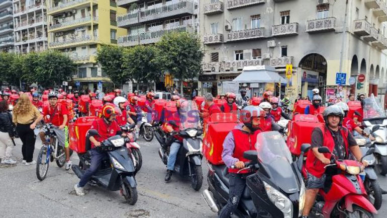 Θεσσαλονίκη: Μοτοπορεία διανομέων e-food