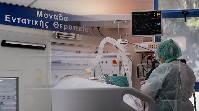 «Εμφύλιος» γιατρών για τη νοσηλεία ασθενών με κορωνοϊό
