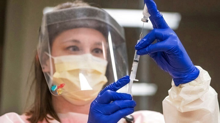 ΗΠΑ: Εγκρίθηκε η τρίτη δόση του εμβολίου της Pfizer στους άνω των 65 ετών