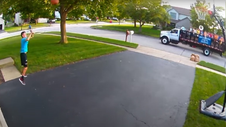 Ένα χειροκρότημα για τον μπασκετμπολίστα!