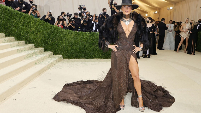 Η προετοιμασία της Jennifer Lopez πριν το κόκκινο χαλί του Met Gala 2021