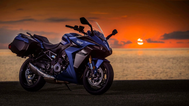 Συνεχίζει τις ευχάριστες εκπλήξεις η Suzuki με την έκδοση GT του GSX-S1000