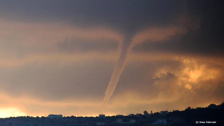 Τέσσερις υδροστρόβιλοι τράβηξαν τα… βλέμματα στα Χανιά