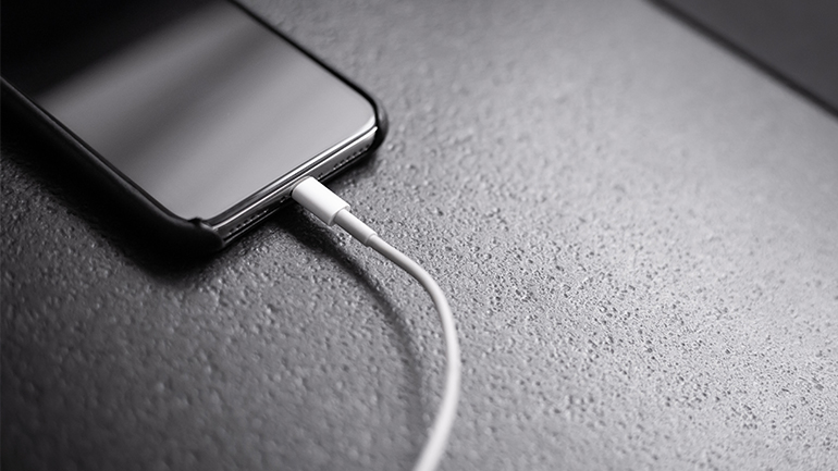 Η ΕΕ προτείνει κοινό φορτιστή για ηλεκτρονικές συσκευές