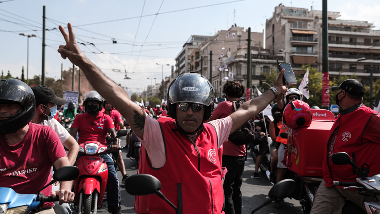 Άτακτη υποχώρηση της efood