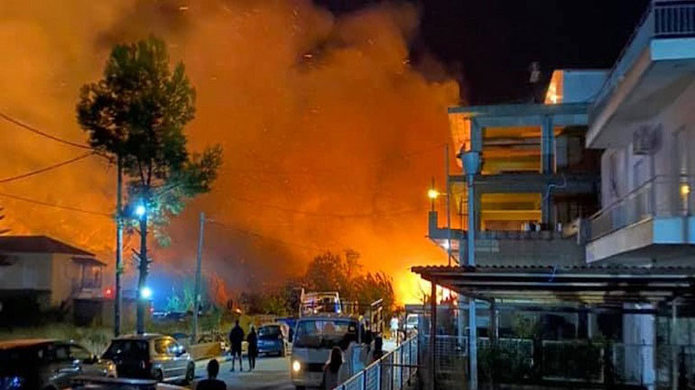 Βάρδα Ηλείας: Μεγάλη πυρκαγιά σε αγροτοδασική έκταση Βάρδα Ηλείας: Μεγάλη πυρκαγιά σε αγροτοδασική έκταση