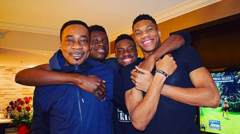 Συγκλονιστικός Αντετοκούνμπο: «Θα γυρνούσα στα Σεπόλια να πουλάω CD για να έχω τον πατέρα μου»