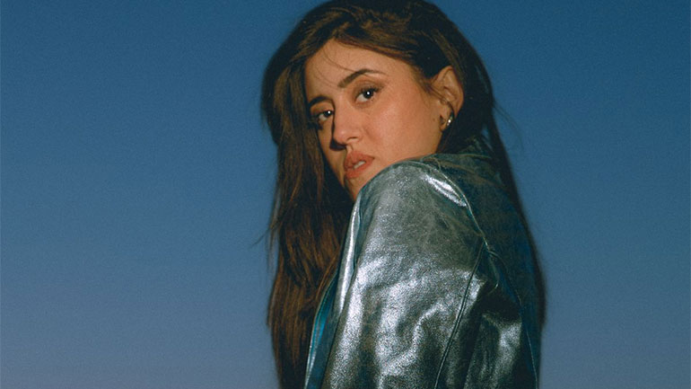 H Vassilina παρουσιάζει το «Fragments» στο Romantso Rooftop, παρέα με την Tammy Tsanaka