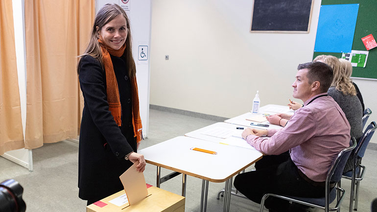 Αμφίρροπες εκλογές στην Ισλανδία