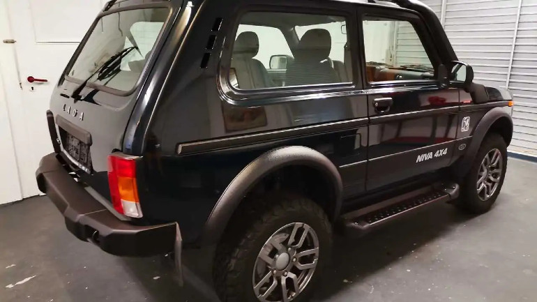 Το Lada Niva ζει ανάμεσά μας τα τελευταία 44 χρόνια και πραγματικά δεν έχει αλλάξει σχεδόν καθόλου!