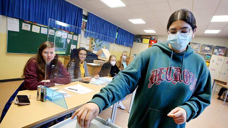 Εκλογές στη Γερμανία: Μια βόμβα του Β’ Παγκοσμίου Πολέμου περιπλέκει την ψηφοφορία στο Βούπερταλ