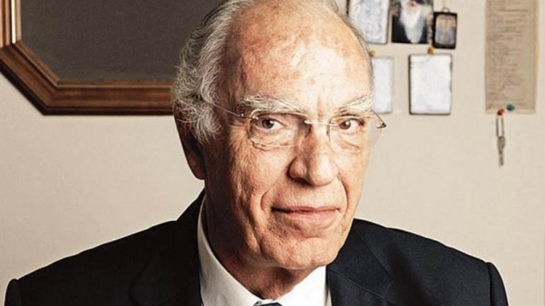 Κάθετα υπέρ του εμβολιασμού ο Βασίλης Λεβέντης πριν πάει στην εντατική