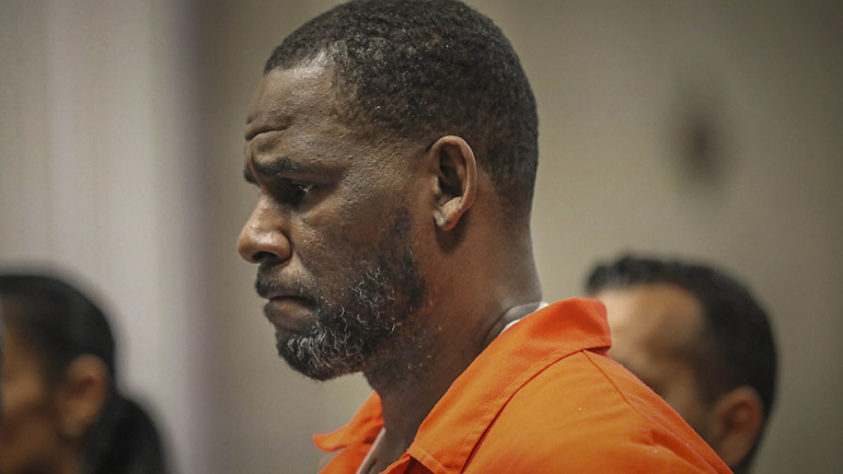 ΗΠΑ: Ένοχος για σεξουαλικά εγκλήματα ο τραγουδιστής Ρόμπερτ Κέλι