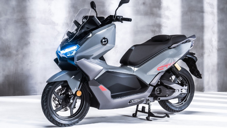 Κλασικές γραμμές για το CT-3 που δεν παραπέμπουν σε ηλεκτρικό scooter.
