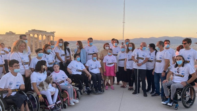 Περιπατητική δράση στην Ακρόπολη παρουσία της Λ. Μενδώνη και του Γ. Μαυρωτά