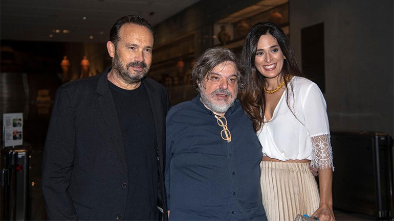 Ο Κώστας Μακεδόνας στην προβολή της κινηματογραφημένης συναυλίας «Παραλλαγές πάνω σε μιαν αχτίδα»