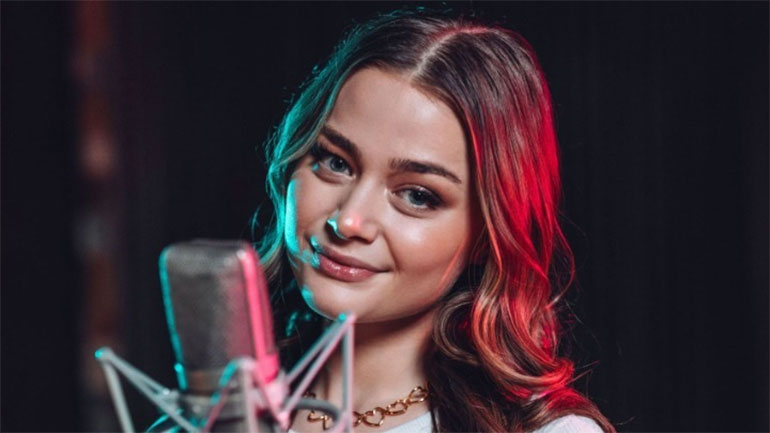 Η Stefania ερμηνεύει το θεματικό τραγούδι για τη «Μεγάλη Πριγκιπική Γιορτή» της Disney