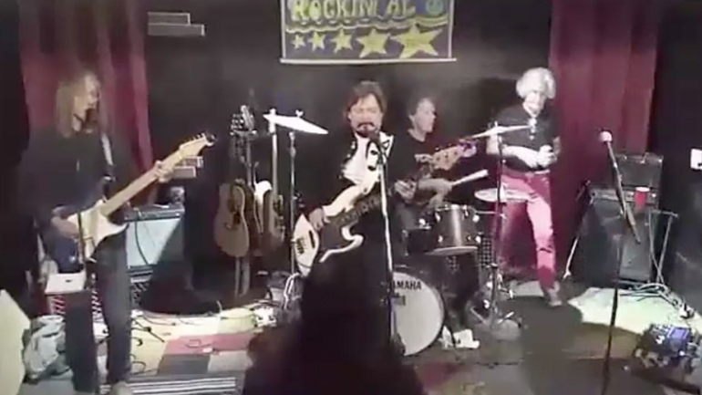 Κατά τη διάρκεια μιας ζωντανής παράστασης 