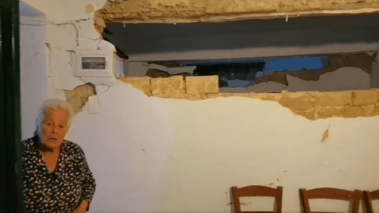 Κρητική φιλοξενία στα χαλάσματα του σεισμού: «Έλα παιδί μου να σε κεράσω»