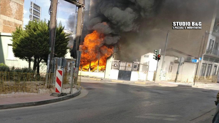 Αργολίδα: Καταστράφηκε ολοσχερώς από πυρκαγιά παλιά κατοικία στο Άργος