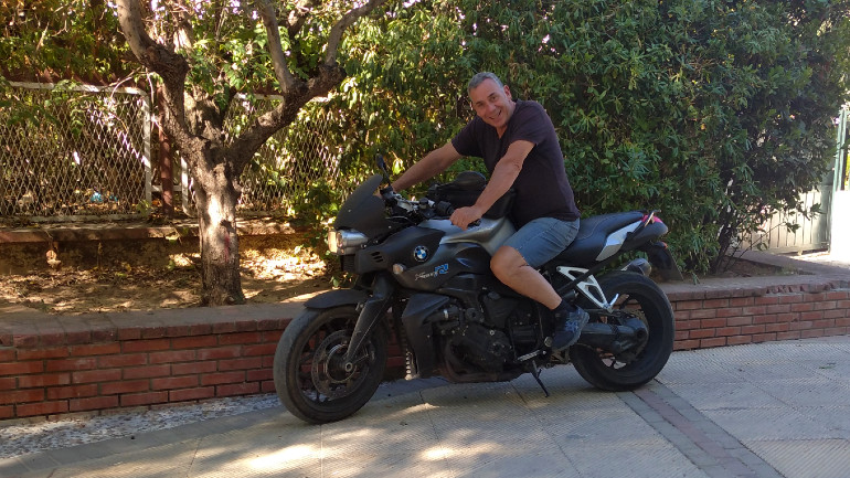 Δεν αλλάζει με τίποτα την BMW K1200R με την οποία έχει "γράψει" πολλά χιλιόμετρα.