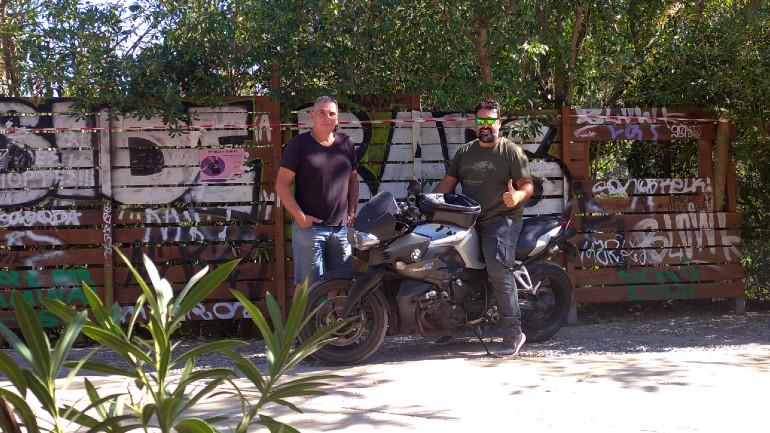 Νομίζω ότι αν του έλεγα να φύγουμε για έναν καφέ στη Θεσσαλονίκη δε θα έλεγε όχι...