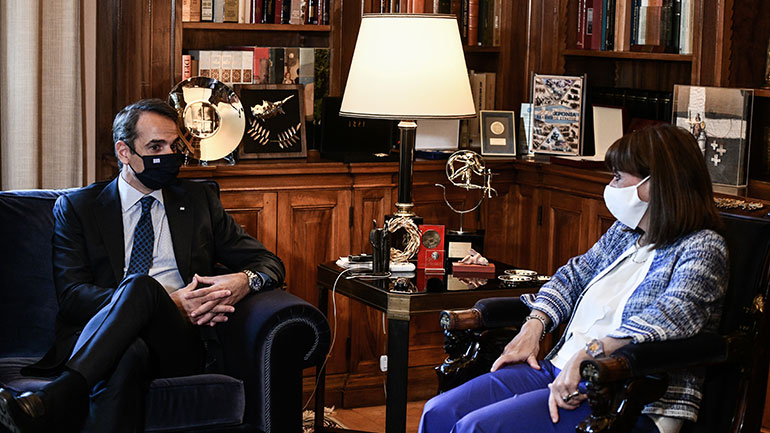 Η συμφωνία με τη Γαλλία στο επίκεντρο της συνάντησης της ΠτΔ με τον πρωθυπουργό