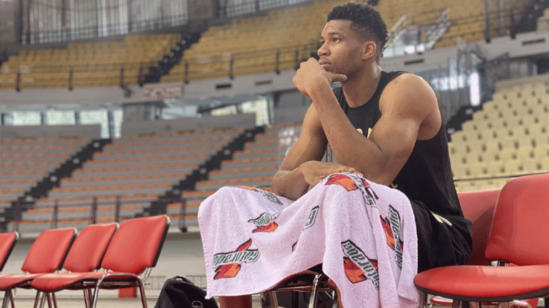 Ολυμπιακός: «Ευχόμαστε back to back τίτλους στο ΝΒΑ στους Γιάννη και Θανάση Αντετοκούνμπο»