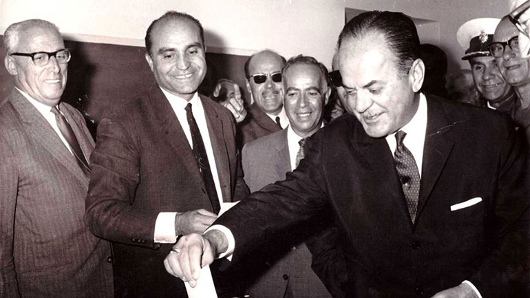 Ο Παπαδόπουλος έβγαλε τα τανκ την 21η Απριλίου μετά από… δημοψήφισμα