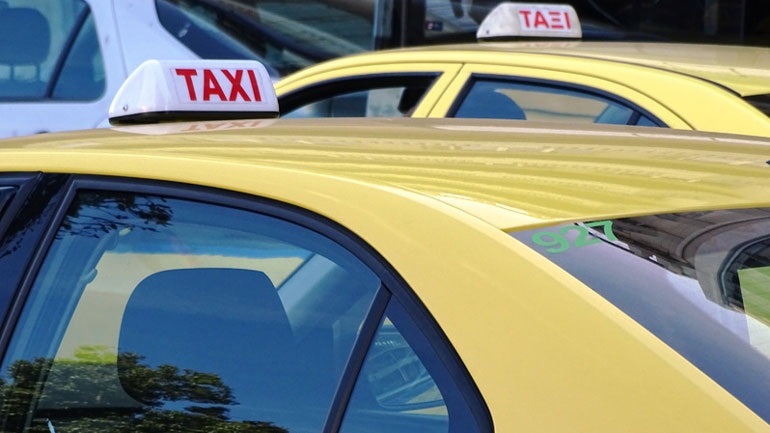 Επτά συλλήψεις οδηγών ταξί – Οι πέντε είχαν «πειράξει» το ταξίμετρο