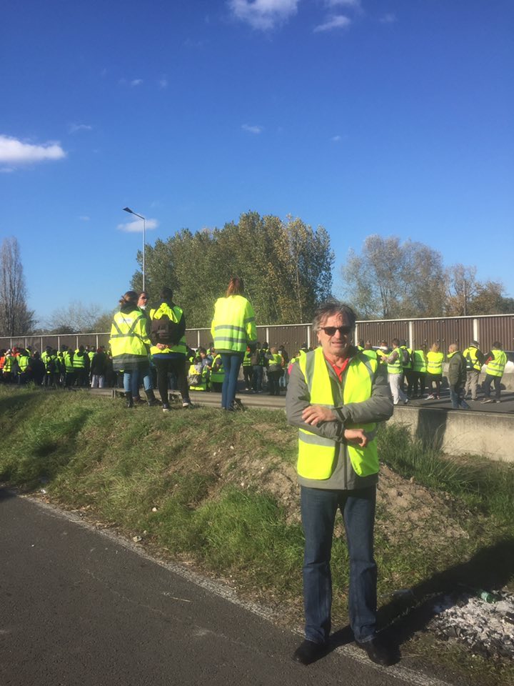 Τα Κίτρινα Γιλέκα έχουν μπλοκάρει το αυτοκινητόδρομο Παρίσι - Μπορντώ - Στη φωτογραφία ο κ. Παναγιωτόπουλος (19/11/2018) 