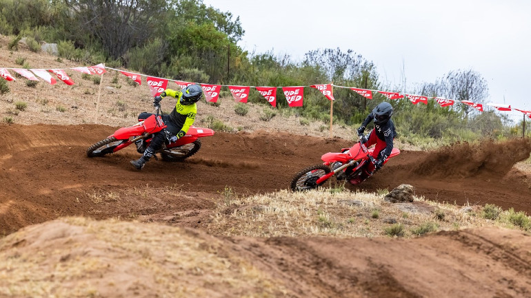 Έτοιμες να κατακτήσουν ξανά την κορυφή του Παγκόσμιου Motocross οι CRF της Honda.