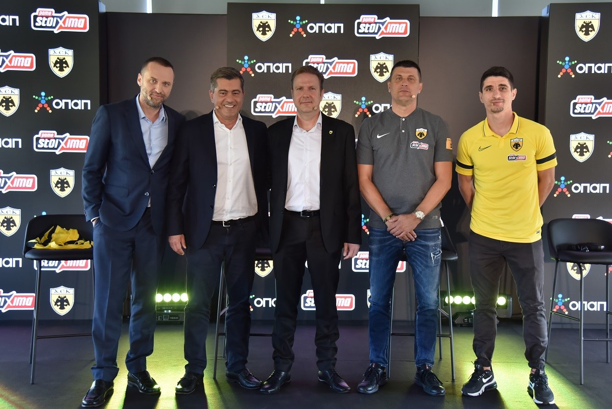 Γιάννης Ρόκκας,  Διευθυντής Marketing, Επικοινωνίας και Χορηγιών ΟΠΑΠ, Οδυσσέας Χριστοφόρου, Αναπληρωτής Διευθύνων Σύμβουλος ΟΠΑΠ, Γιώργος Κοσμάς, Διευθύνων Σύμβουλος και Α’ Αντιπρόεδρος ΠΑΕ ΑΕΚ, Βλάνταν Μιλόγεβιτς, προπονητής ΑΕΚ, Πέτρος Μάνταλος, αρχηγός ΑΕΚ