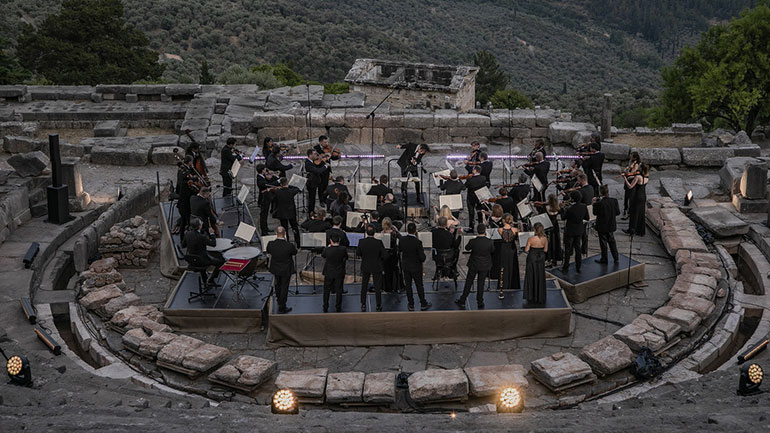 Το βίντεο της συναυλίας στο αρχαίο θέατρο Δελφών με τον Θεόδωρο Κουρεντζή, υποψήφιο για το Τηλεοπτικό Βραβείο της Βενετίας