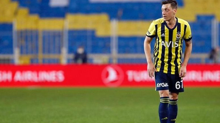 Φενερμπαχτσέ: Οριστικά εκτός από το ματς με τον Ολυμπιακό ο Εζίλ