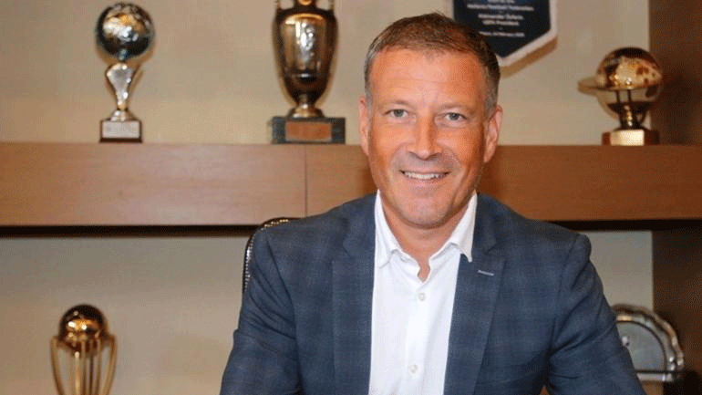 Κλάτενμπεργκ: «Οι γυναίκες θέλουν να μένουν έγκυες ή να γίνονται διαιτητές;»