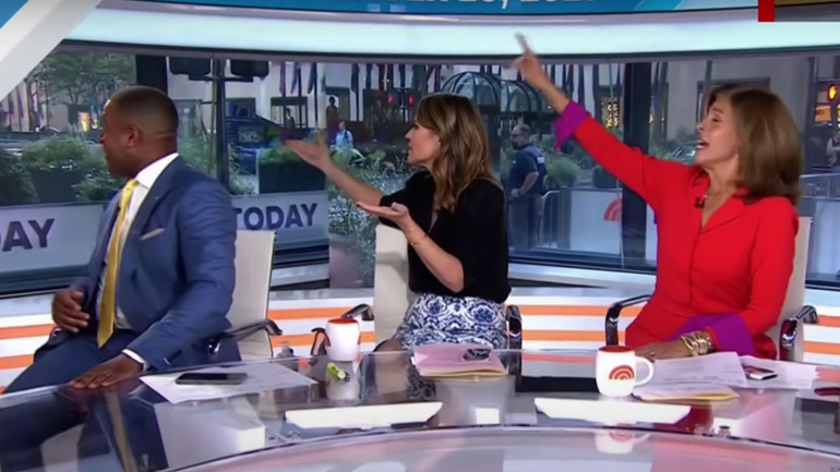 Γυμνός περνά σε live εκπομπής